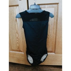 Secondskin consumes/dancewear mesh keyhole leotard